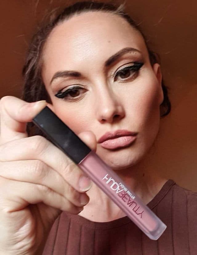Huda Beauty Liquid Matte Ultra-Comfort Transfer-Proof Lipstick - Icon review photo by Alinutza