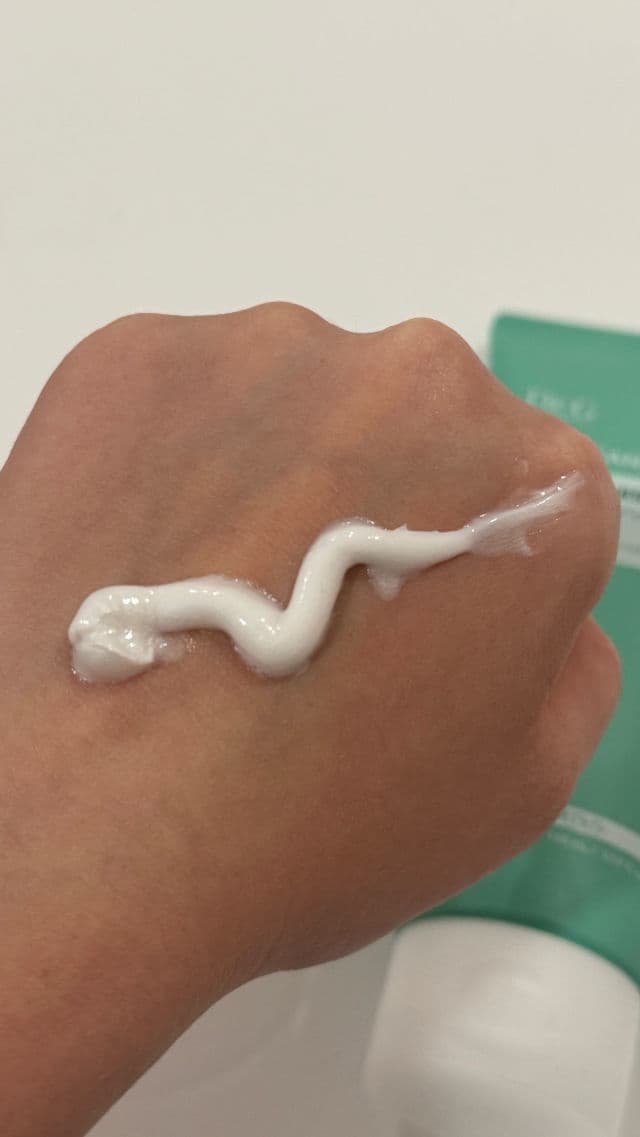 DR.G RED Blemish Moisture Cleansing Foam  review photo by BeautyCocktailBlog