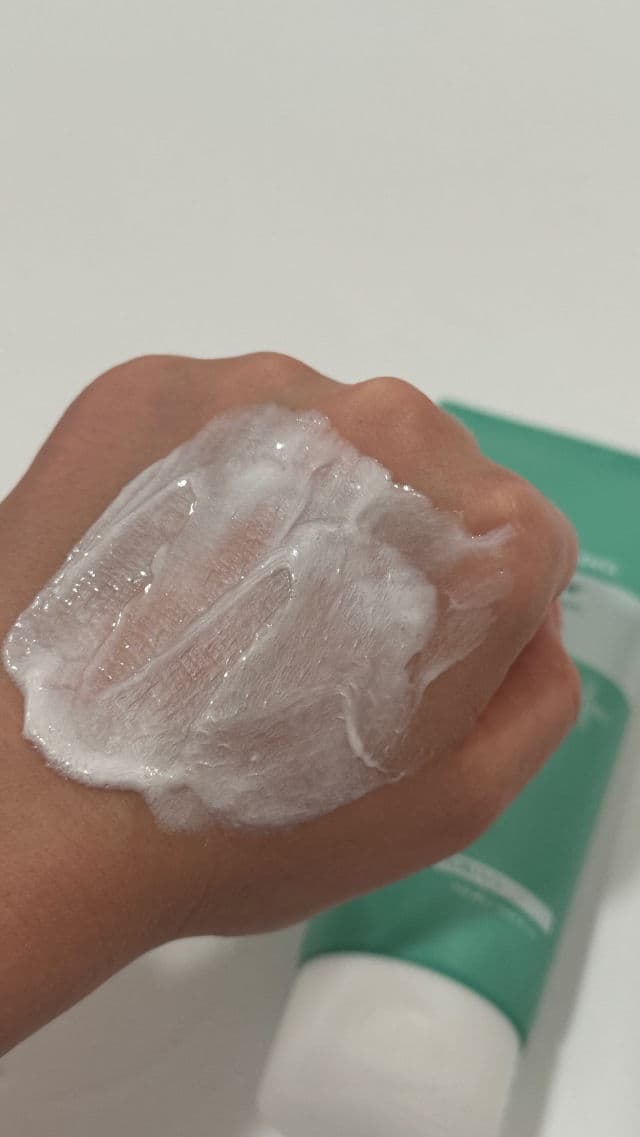 DR.G RED Blemish Moisture Cleansing Foam  review photo by BeautyCocktailBlog