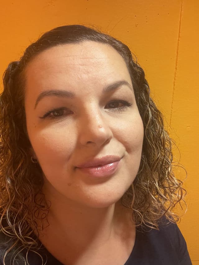 Burt's Bees Honey Lip Balm review photo by onlydeea87