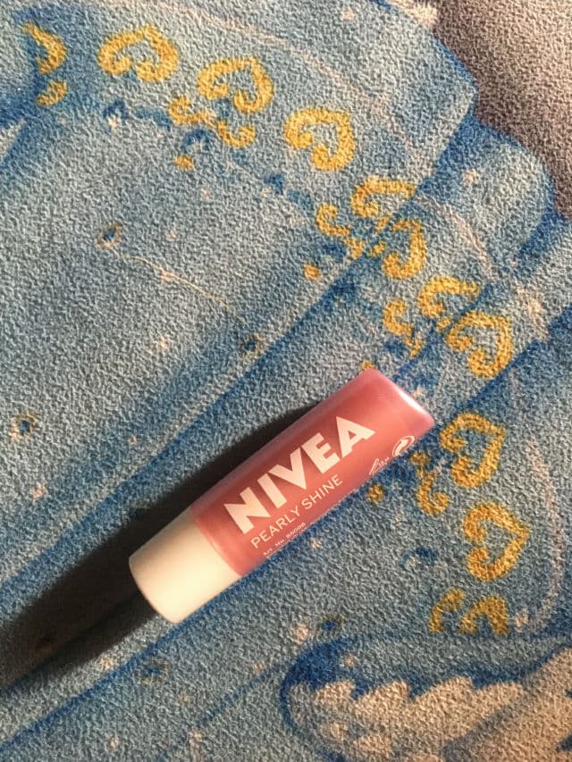 Nivea Pearly Shine Caring Lip Balm Stick review photo by Chorochan