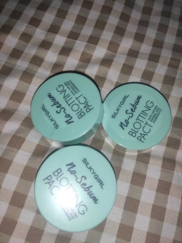 Silkygirl No Sebum Blotting Pact review photo by Imaann