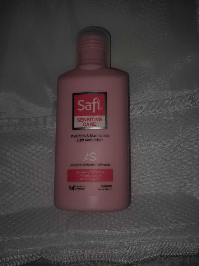 Safi Sensitive Care Probiotics & Niacinamide Light Moisturiser review photo by LystaChoice