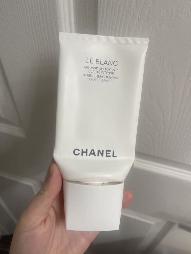 Chanel Le Blanc Fresh Brightening Foam Cleanser review photo by chanelandrose