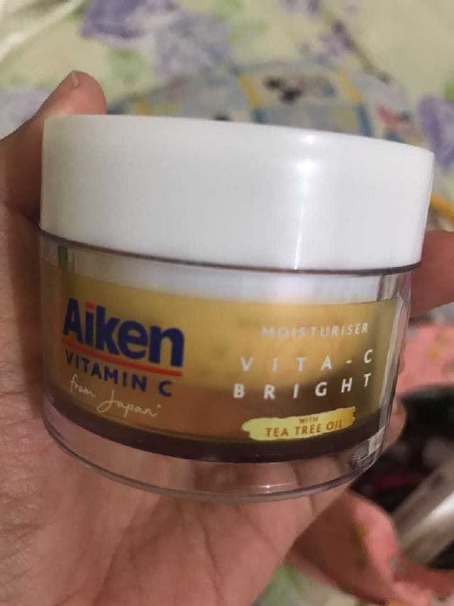 Aiken Vita-C Bright Moisturizer  review photo by AzyraMahmod