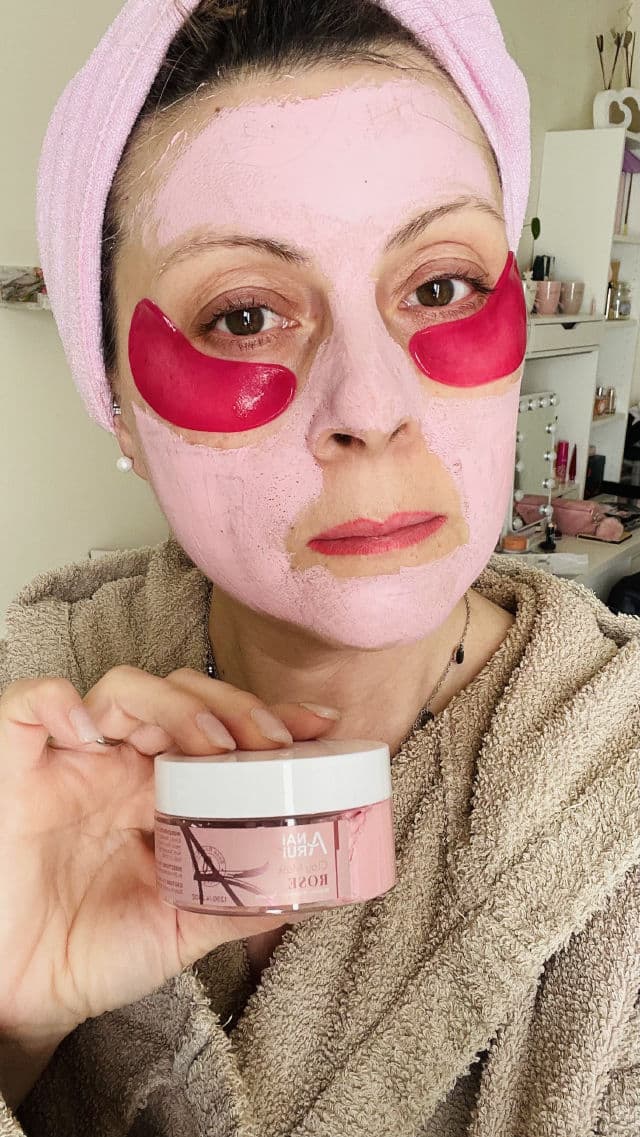 ANAIRUI Skin Care Rose Clay Mask review photo by WakeupandMakeup78