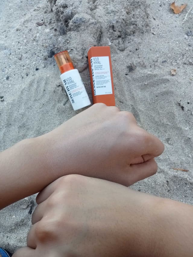 Some By Mi V10 Hyal Antioxidant Sunscreen SPF50+ PA++++ review photo by lalileilalilali
