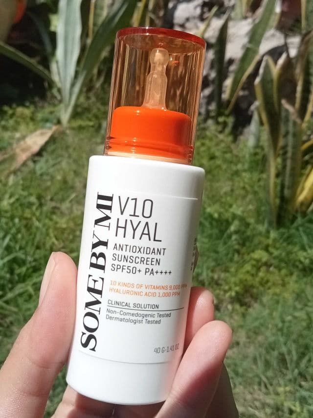 Some By Mi V10 Hyal Antioxidant Sunscreen SPF50+ PA++++ review photo by lalileilalilali