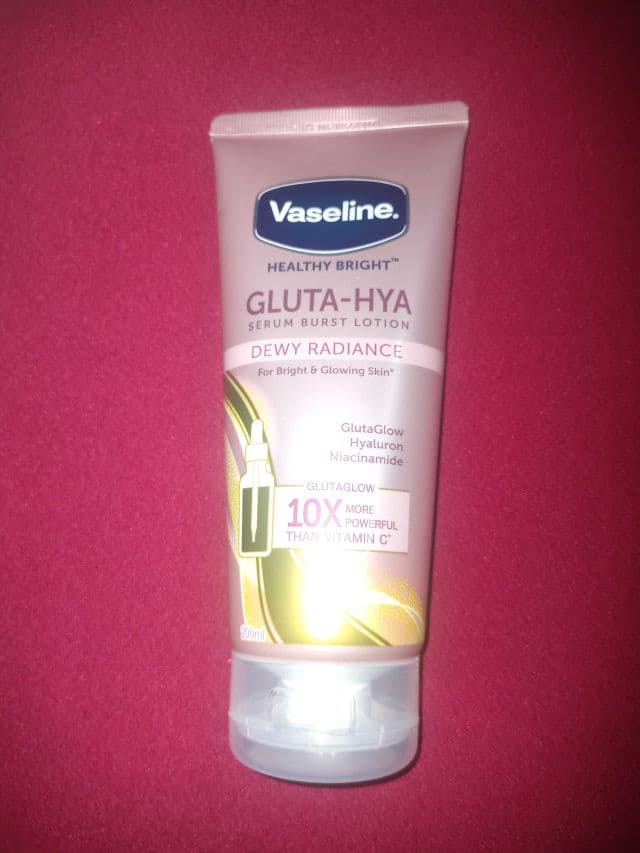 Vaseline Healthy Bright Gluta-Hya Serum Burst Lotion Dewy Radiance review photo by yummeizynn