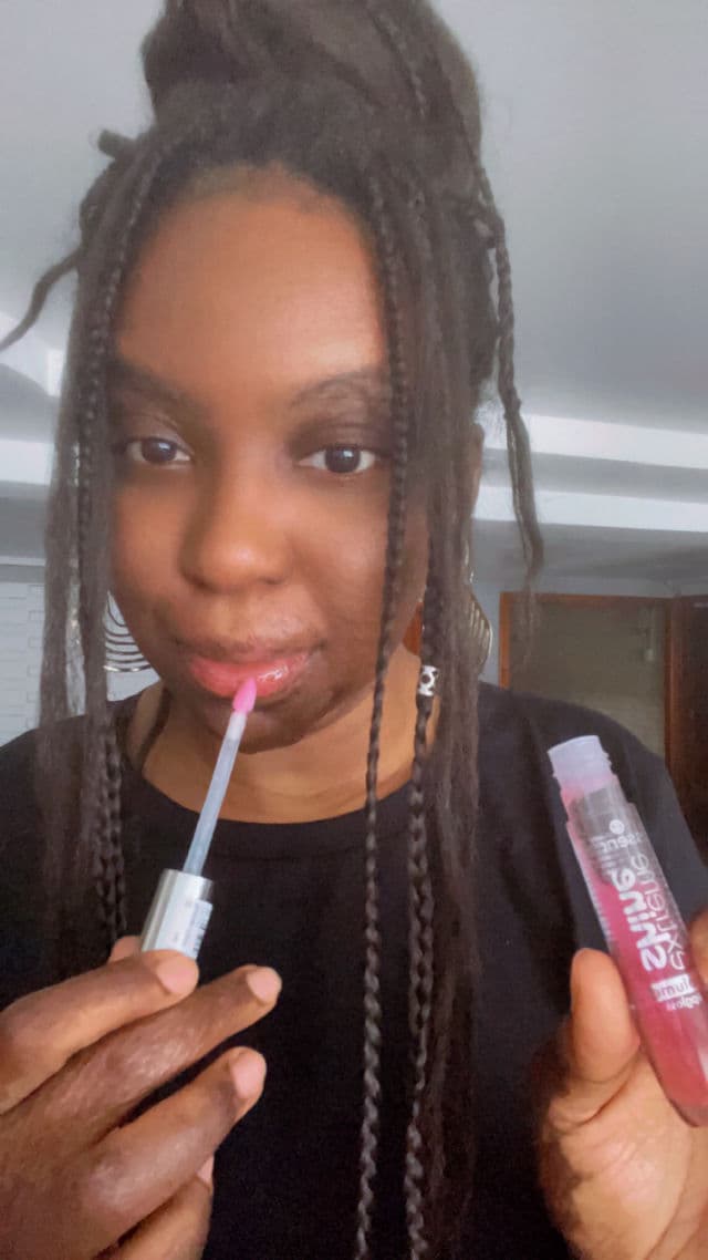 Essence Extreme Shine Volume Lipgloss 102 Sweet Dreams review photo by simplyhenna