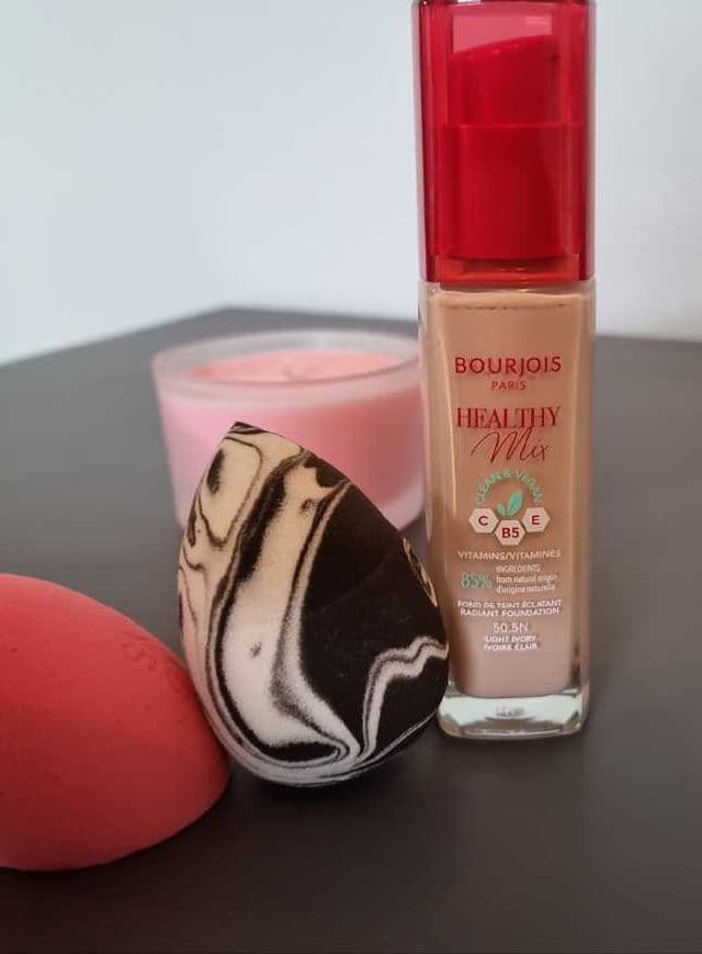 Bourjois Healthy Mix Anti-Fatigue Foundation	 review photo by Minnie40
