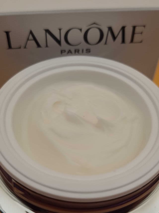 Lancome Renergie H.P.N. 300-Peptide Cream review photo by Minnie40