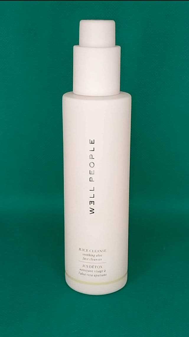 Well People Juice Cleanse Soothing Aloe Face Cleanser review photo by FluffyBunnyWarrior