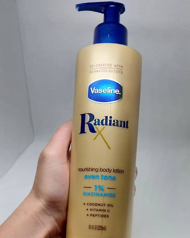 Vaseline Radiant Even Tone Nourishing Body Lotion review photo by FluffyBunnyWarrior
