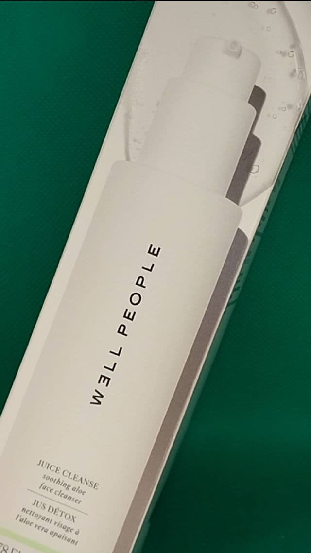 Well People Juice Cleanse Soothing Aloe Face Cleanser review photo by FluffyBunnyWarrior