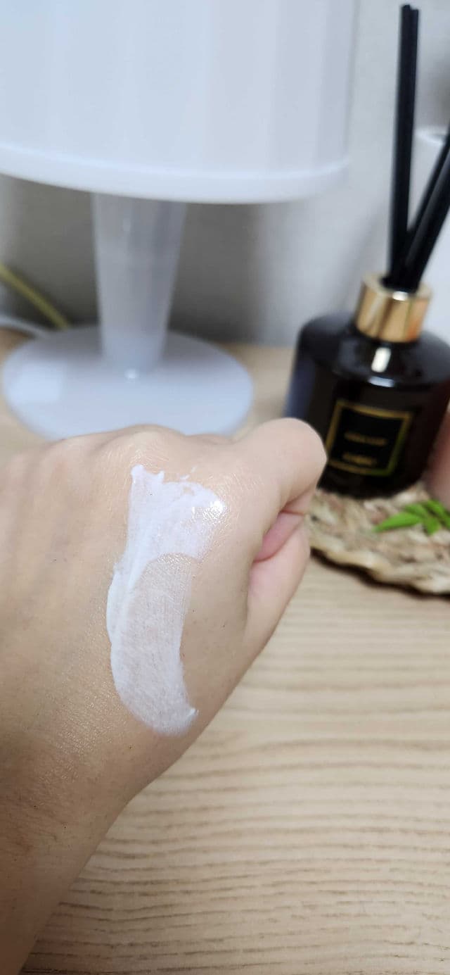 La Roche-Posay Uvidea XL Melt-In Tinted Cream SPF50 review photo by lauencorea