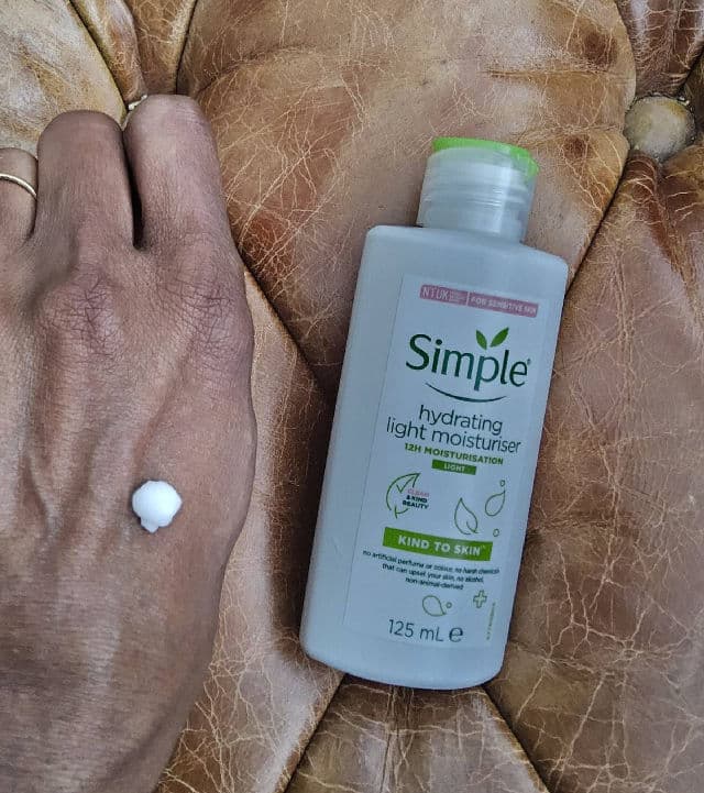 Simple Kind to Skin Hydrating Light Moisturiser review photo by IceE81
