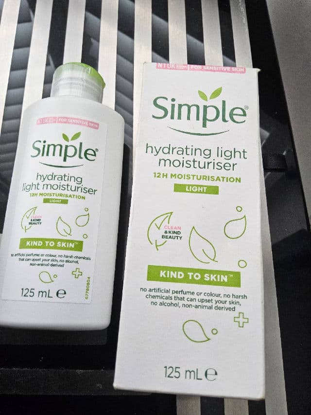Simple Kind to Skin Hydrating Light Moisturiser review photo by IceE81