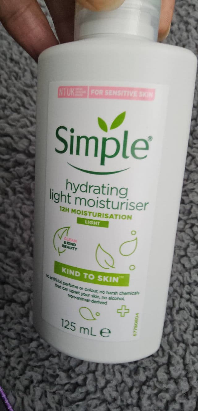 Simple Kind to Skin Hydrating Light Moisturiser review photo by IceE81