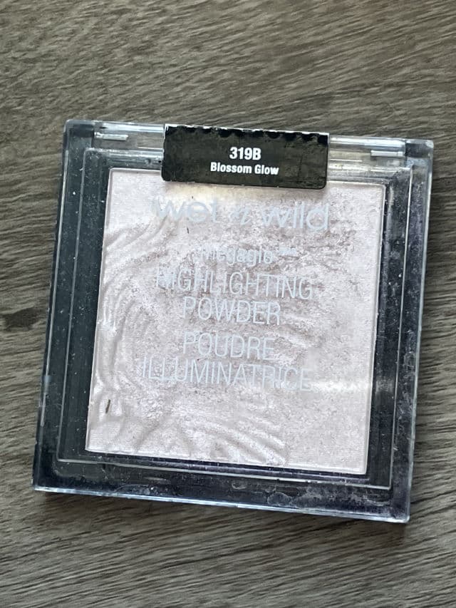 Wet N Wild Megaglo Highlighting Powder - Precious Petals review photo by hannahnichole
