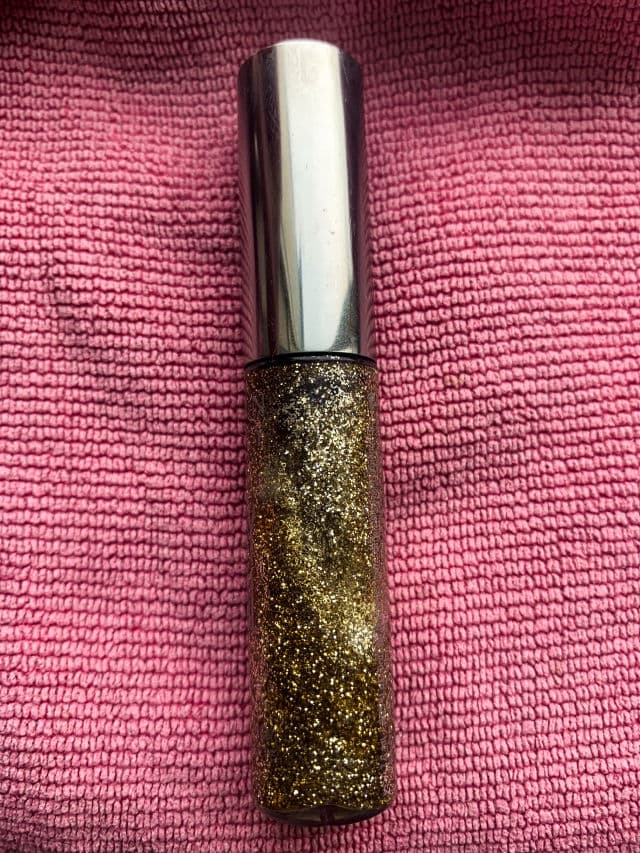 Urban Decay Heavy Metal Glitter Eyeliner - Studio review photo by mariahreviews