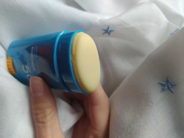 SCINIC Enjoy All Round Airy Sun Stick SPF50+ PA++++  review photo by fckinglies