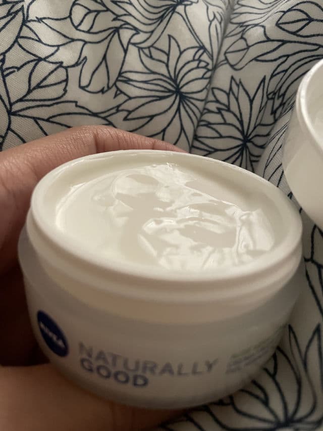 Nivea Naturally Good Radiance Day Cream review photo by LuLizardo