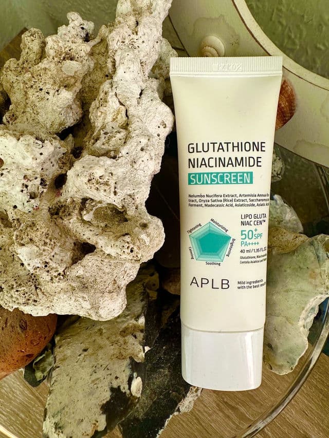 APLB Glutathione Niacinamide Sunscreen SPF50+ PA++++  review photo by theglamouressentials
