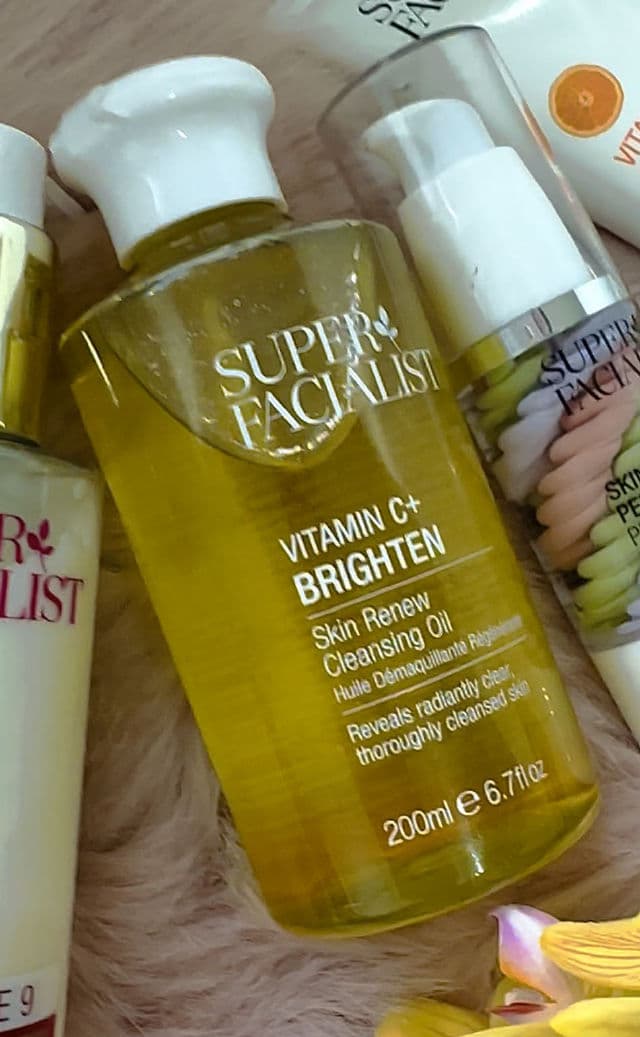 Super Facialist Vitamin C Skin Renew Cleansing Oil review photo by theglamouressentials
