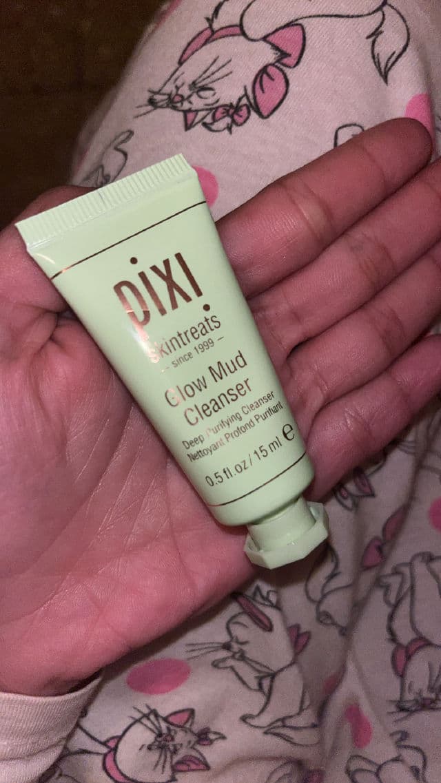 Pixi Glow Mud Cleanser review photo by aurorakmz