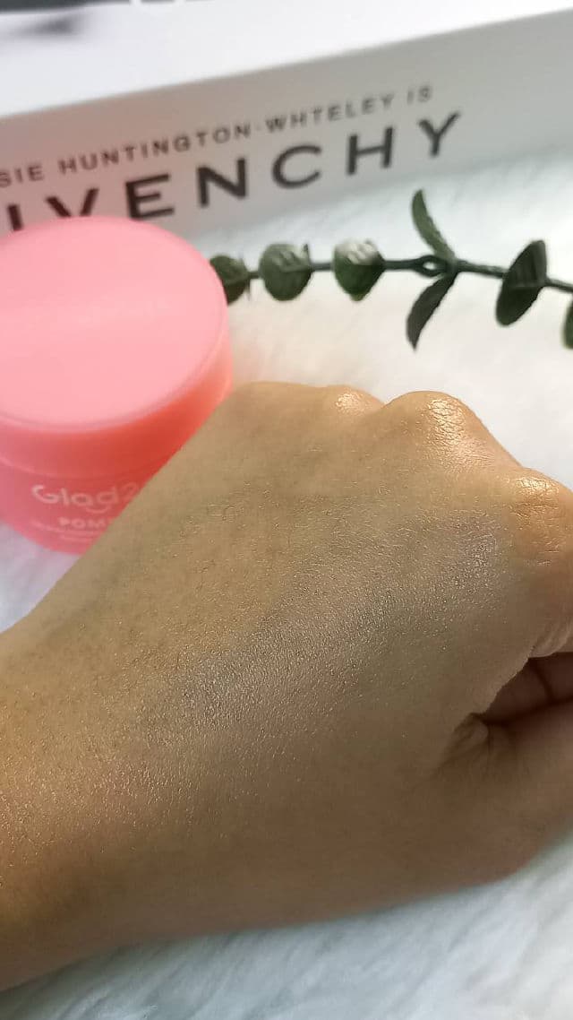 Glad2Glow Pomegranate 5% Niacinamide Brightening Moisturizer review photo by nrsollehan
