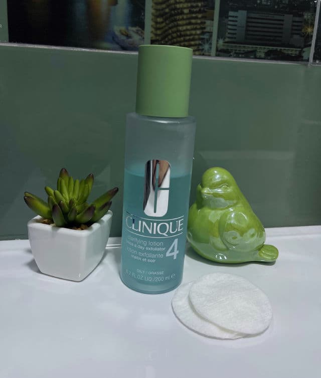Clinique Clarifying Lotion 1.0 Twice a Day Exfoliator review photo by feminineauraaa