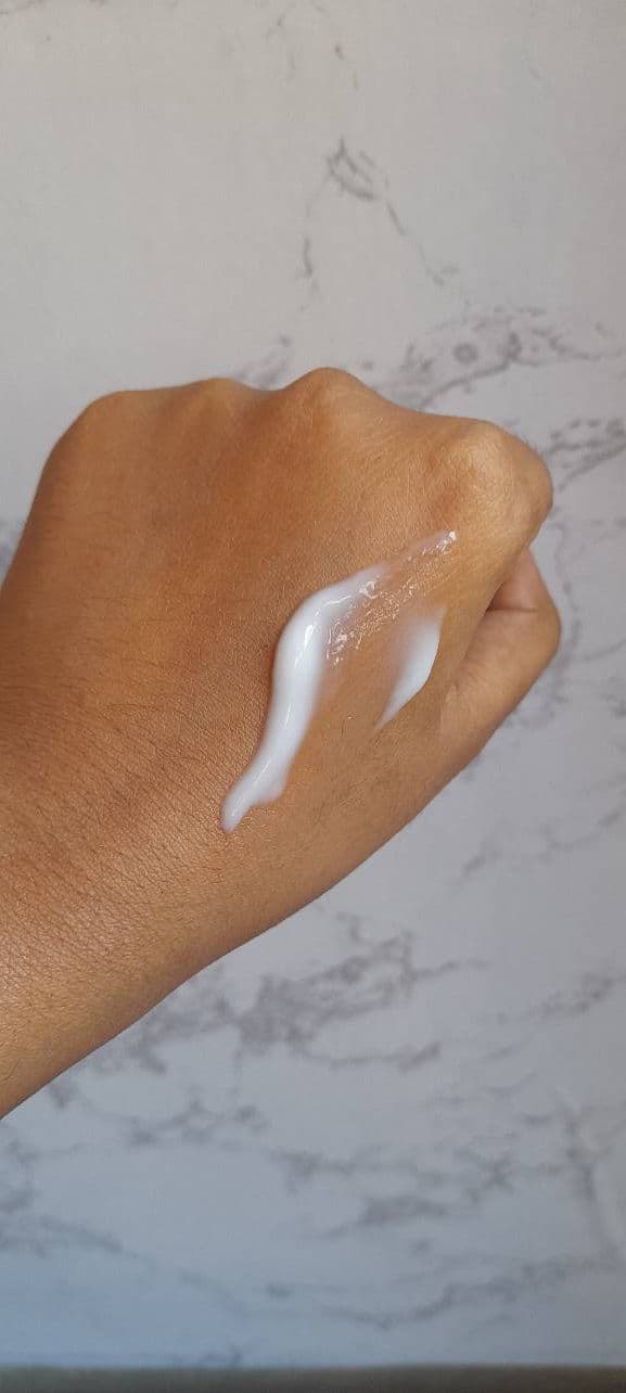 Vaseline Healthy Bright Gluta-Hya Serum Burst Lotion Dewy Radiance review photo by skincareblogg1