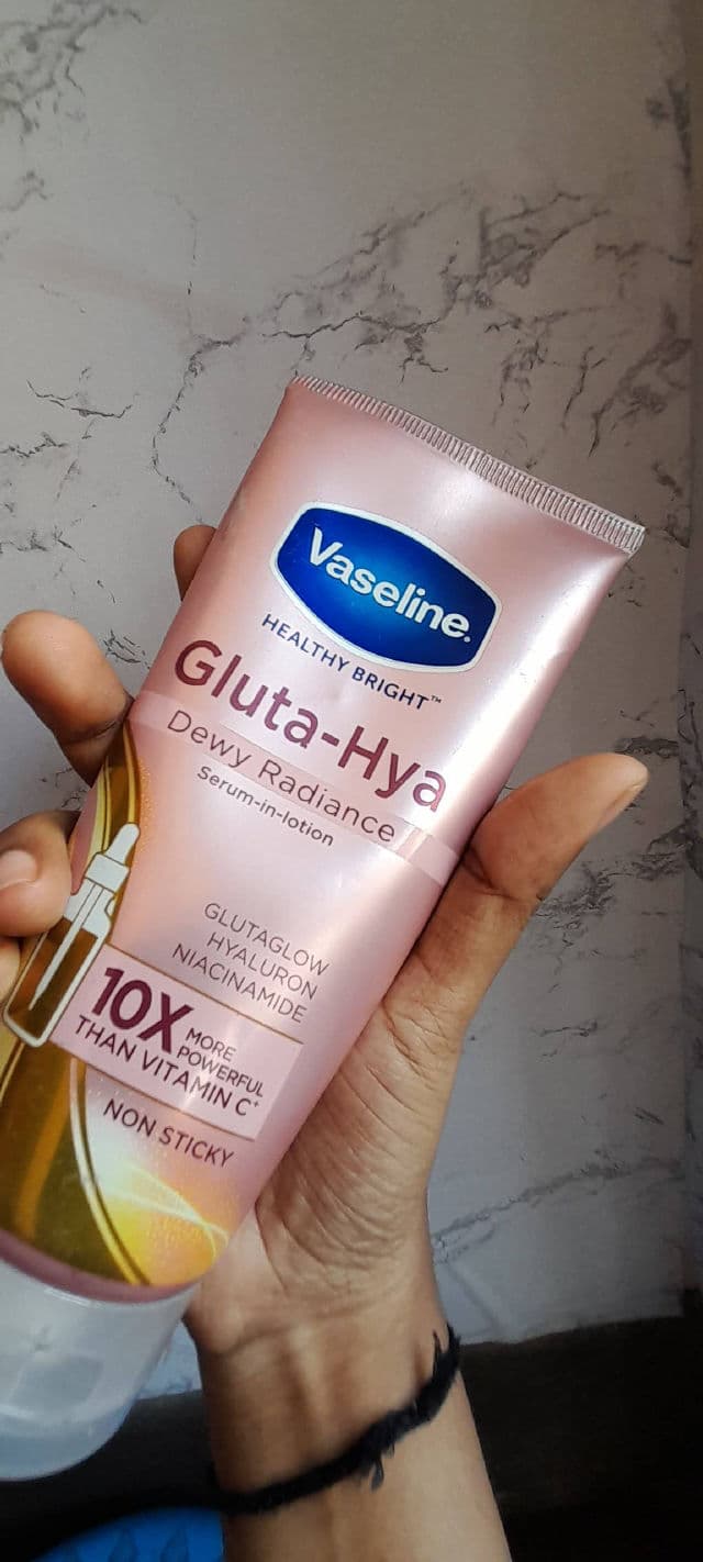 Vaseline Healthy Bright Gluta-Hya Serum Burst Lotion Dewy Radiance review photo by skincareblogg1