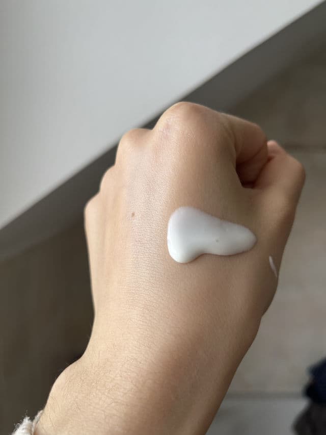 Rohto Mentholatum - Skin Aqua Super Moisture Essence Sunblock SPF 50+ PA++++ review photo by glowyskincarelover