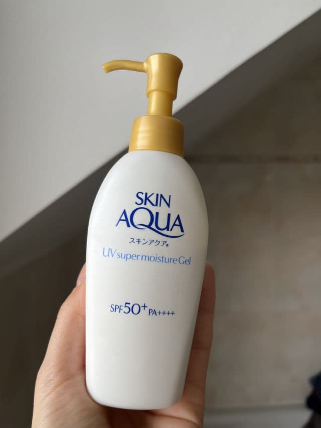 Rohto Mentholatum - Skin Aqua Super Moisture Essence Sunblock SPF 50+ PA++++ review photo by glowyskincarelover