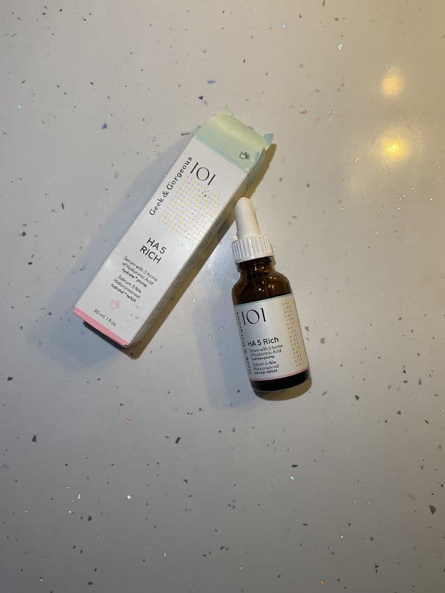 Geek & Gorgeous 101 HA 5 Rich Serum review photo by Teasbeauty
