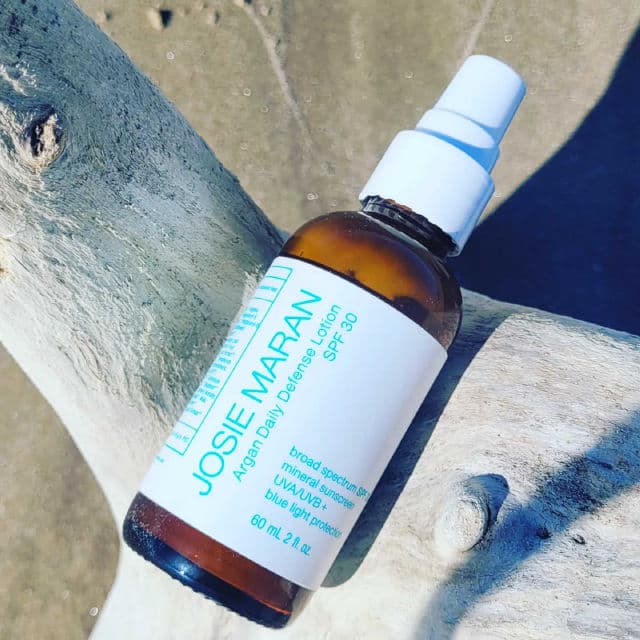 Josie Maran Cosmetics Argan Daily Defense Lotion SPF 30 Tinted review photo by pickypoppy