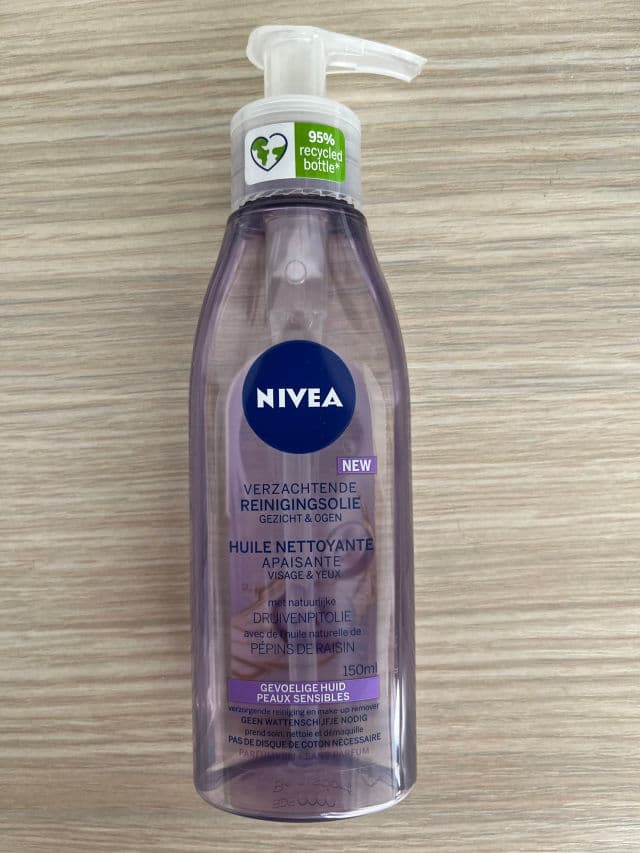 Nivea Soothing Cleansing Oil with Grapeseed Oil review photo by CristinaBej
