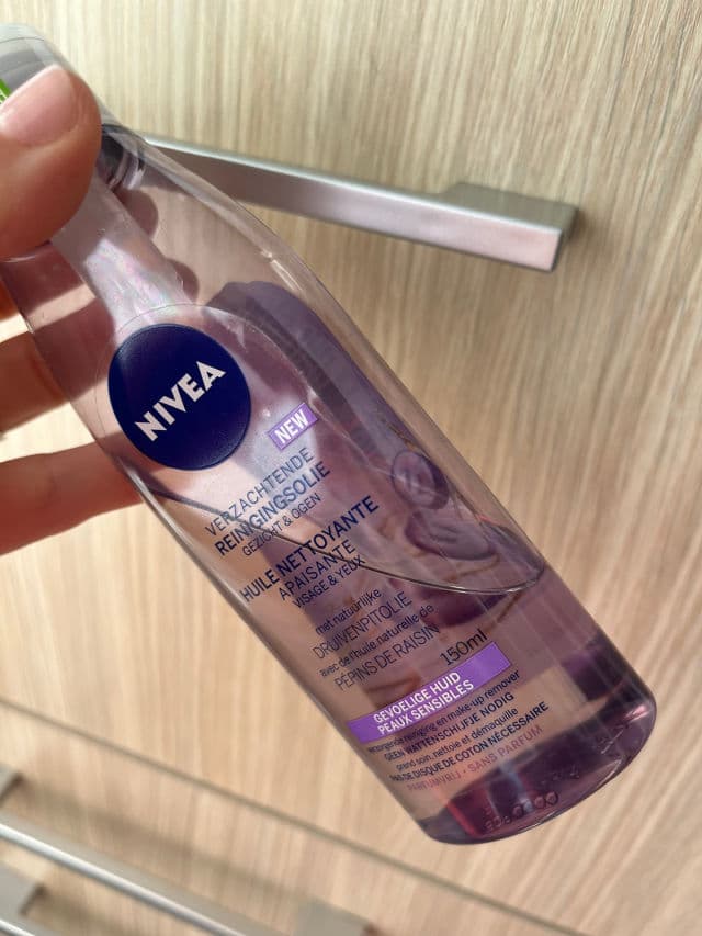Nivea Soothing Cleansing Oil with Grapeseed Oil review photo by CristinaBej