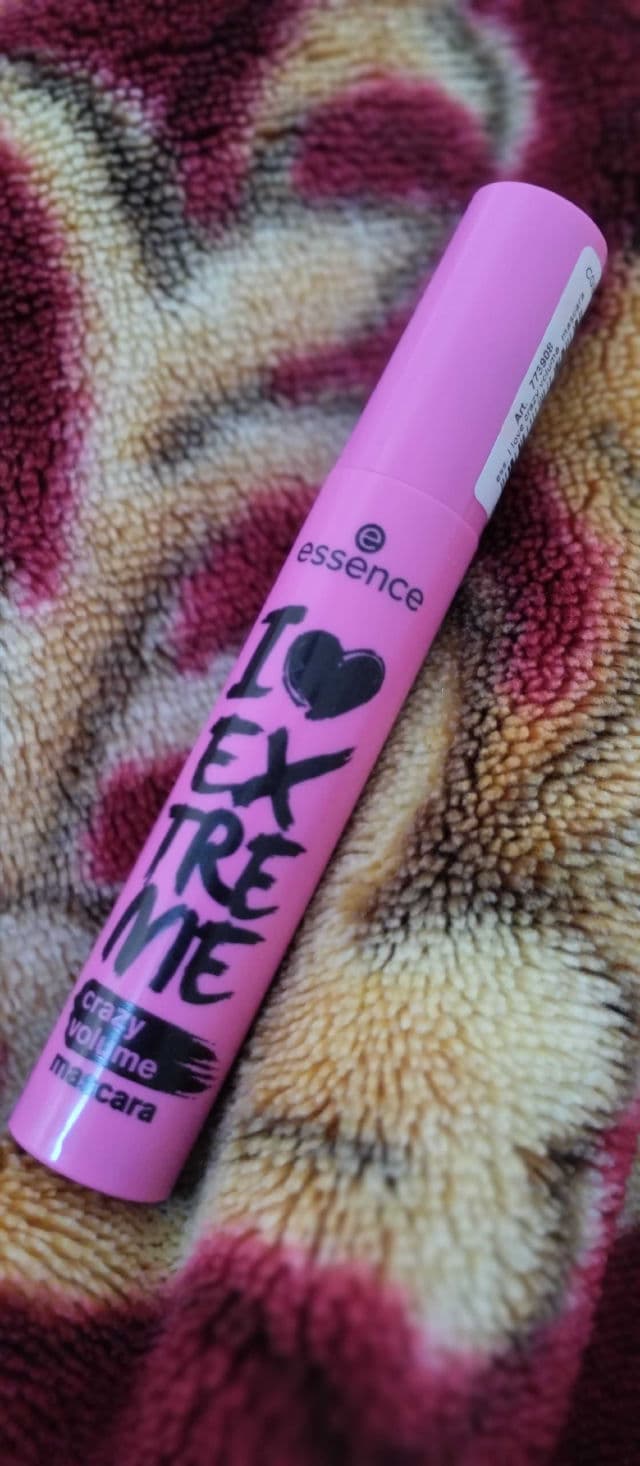 Essence I Love Extreme Crazy Volume Mascara review photo by ilhame