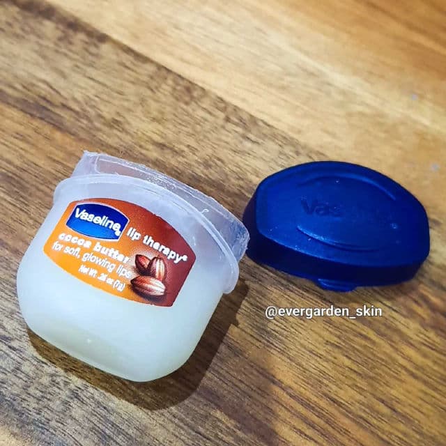 Vaseline Lip Therapy Cocoa Butter review photo by Evergarden