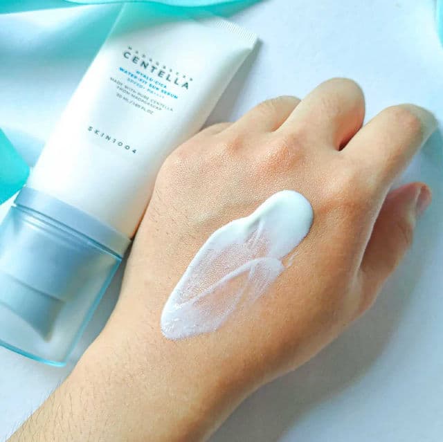 SKIN1004 Madagascar Centella Hyalu-Cica Water-Fit Sun Serum SPF50+ PA++++ review photo by Miss_LunaYee