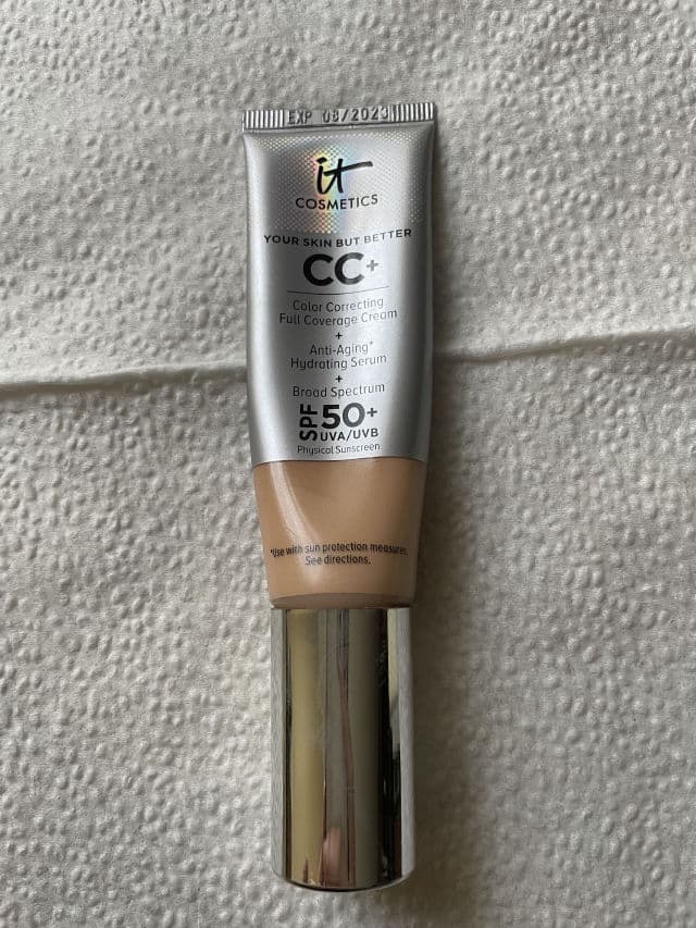 It Cosmetics Your Skin But Better CC+ Hydrating and Anti-Ageing Concealer SPF50 review photo by Rosiebeauty