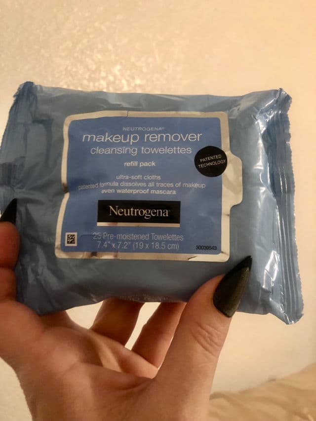 Neutrogena Canada All-in-One Make-up Removing Cleansing Wipes review photo by Southerngurrl