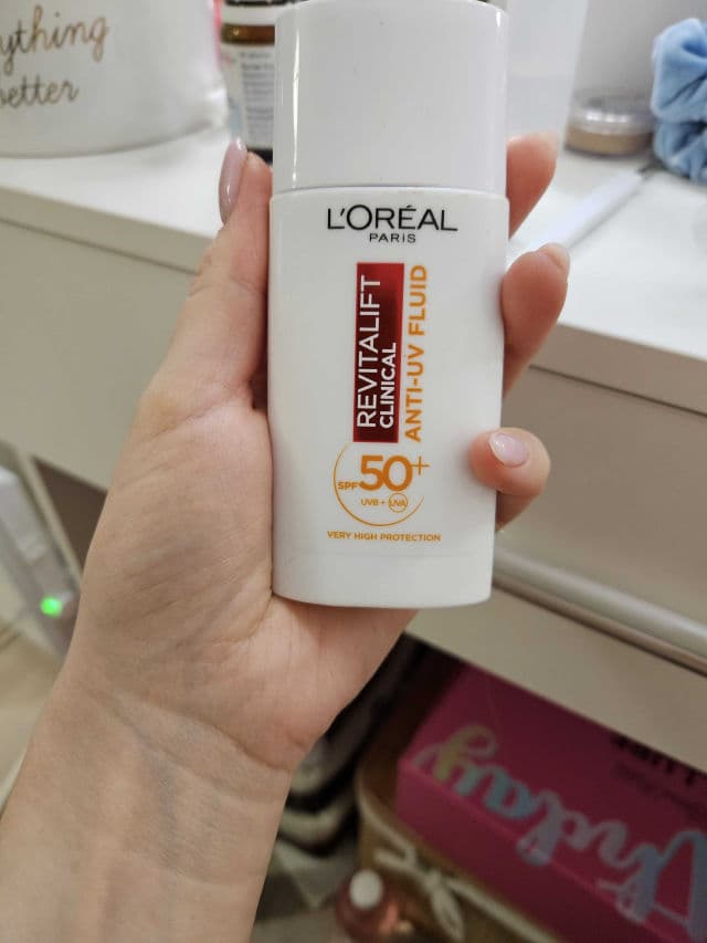 L'Oreal Paris Revitalift Clinical Anti-UV Fluid SPF 50+ review photo by Dolly7