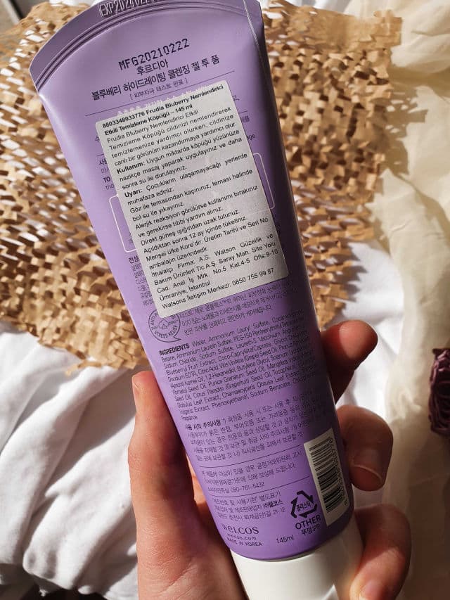 Frudia Blueberry Hydrating Cleansing Gel to Foam review photo by SiAnastasia