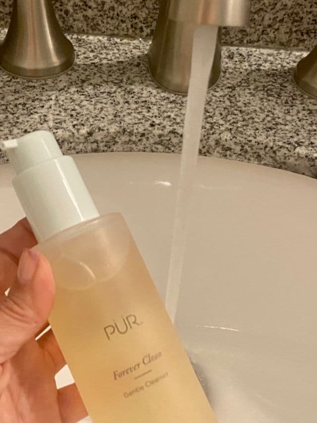 PÜR Forever Clean Gentle Cleanser review photo by BeautybyHedy