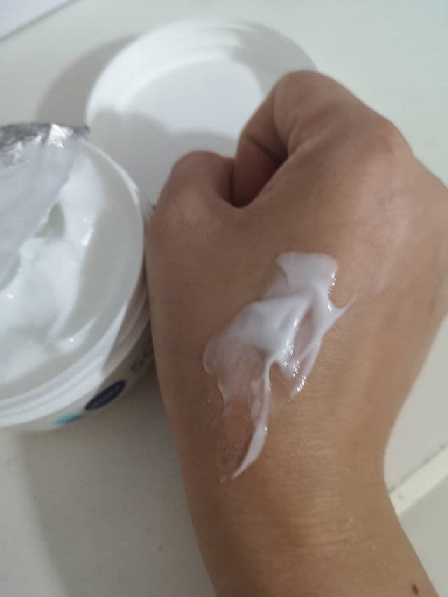 Nivea Soft Moisturizing Creme review photo by lauryte