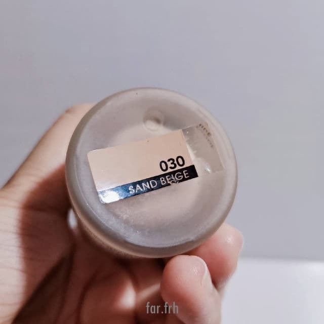 Catrice 002 Porcelain review photo by Farahfrh